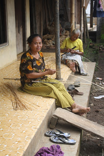 Kerajinan Anyaman Bambu