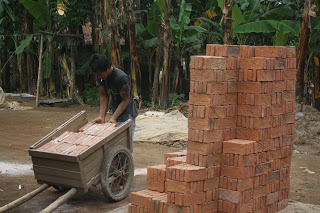 Pengerajin Batu Bata Merah